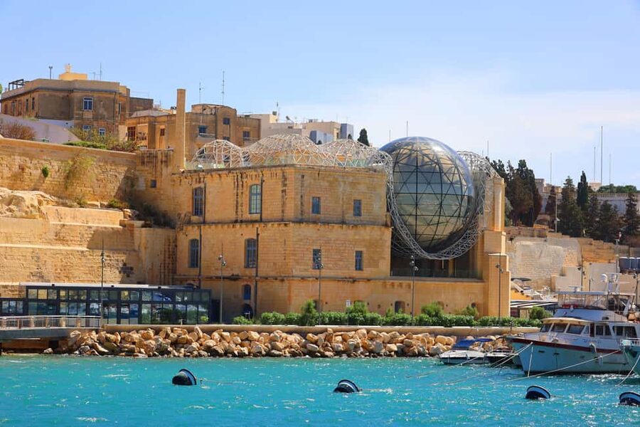 1-Day Hop-On Hop-Off Bus + Harbour Cruise (CMO) - North and South routes (Blue Line and Red Line): your best planning move