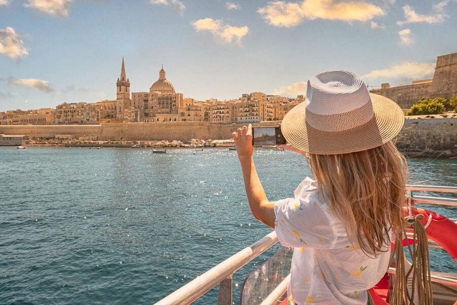 Afternoon Harbours Cruise with Guide and Roundtrip Transfers - Bar, Toilets, and Comfort on the Water