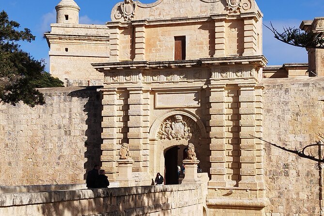 Best of Mdina and Rabat Walking Tour - Finding your guide at Mdina Gate, then starting with momentum