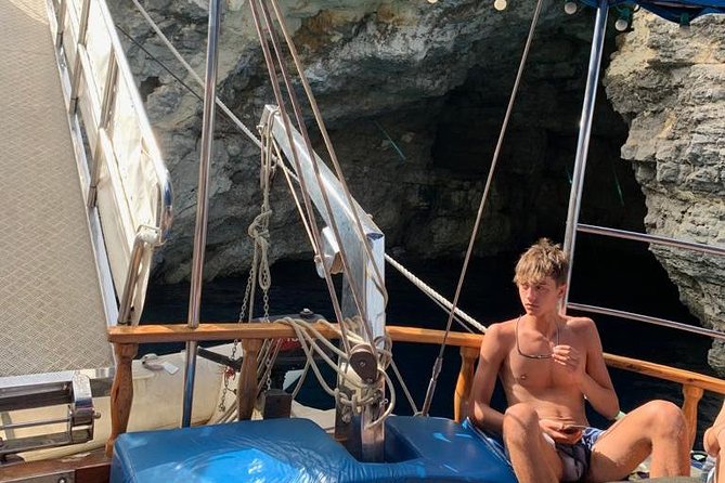 Comino, Blue Lagoon and Caves. Tour A - Caves on the way back: Elephant’s Head Rock and the rock formations