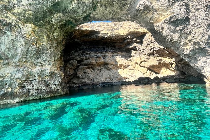 Explore Comino, Blue Lagoon & Caves - Private speed boat - Half Rock and the swim-and-snorkel rhythm