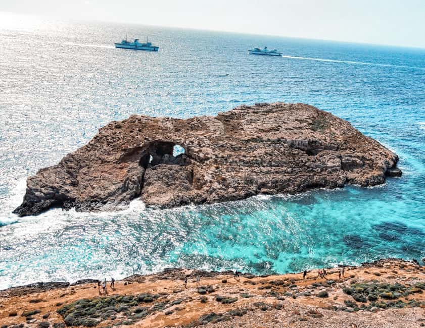 From Sliema: Comino & Blue Lagoon Trip - Including Boat Ride - Comino on foot: the short hike and photo stop plan