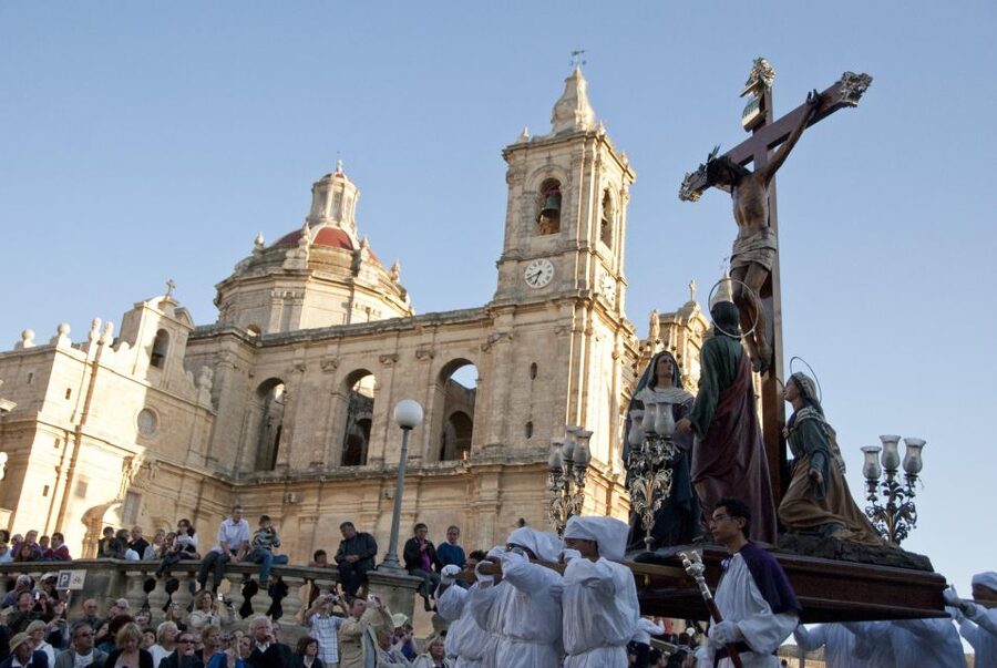Good Friday Easter Procession with Commentary and Transport - 4-Hour Flow, Pickup To Front Seats