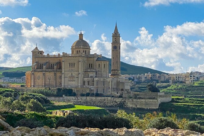 Gozo, Blue Lagoon, Comino & Sea Caves - Boarding at Bugibba, and why the small-boat format matters