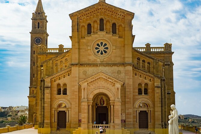 GOZO - Highspeed Catamaran dep Valletta + Hop on Hop off Tour - Starting in Valletta: Liesse terminal, getting ready, and why it matters