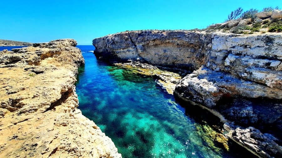 Gozo Unveiled: Guided Hiking in Comino Island - Comino’s cemetery and isolation hospital: small sites with big atmosphere