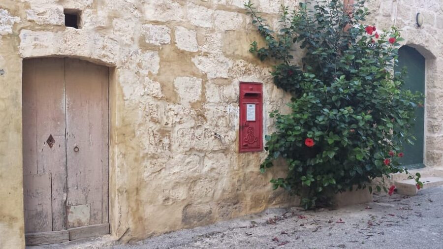 Gozo Victoria Walking Tour - St. Francis Square start: the kind of meeting point that saves time
