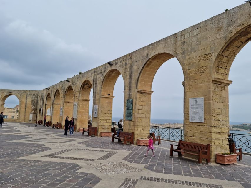 Highlights of Malta Tour:Icons and Experiences of the Island - Local encounters, traditional food moments, and the falcon experience