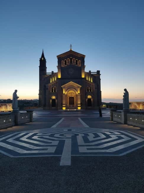 Island of Gozo: Private Tour - Ggantija and Xaghra: temples, a windmill, and bay time