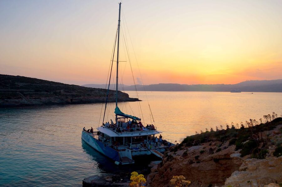 Malta: Blue Lagoon Evening Catamaran Cruise - Safety and comfort, ladders, anchoring, and sea conditions