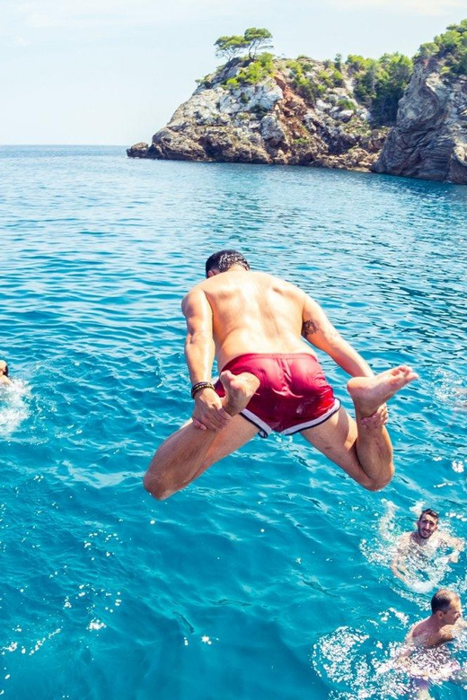 Malta: Boat Party + Watersport+ Comino+ OpenBar ALL INCLUDED - Crazy Sofa ride: the fun watersport that’s actually included