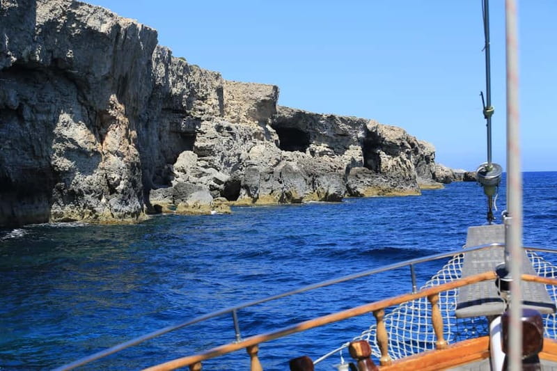 Malta: Comino+ Santa Maria Bay, Blue Lagoon + Seacaves tour - Who this Comino and Blue Lagoon sailing trip suits best