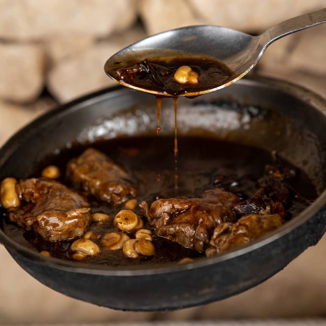 Malta: Folklore Dinner Show at a Traditional Restaurant - Key things you will notice right away