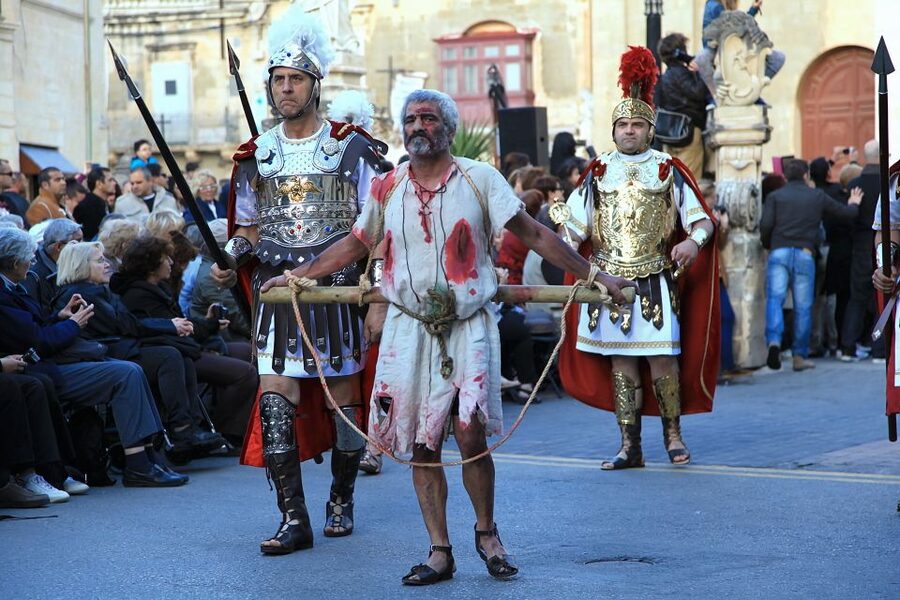 Malta: Good Friday Afternoon Procession with Transportation - Following the Passion Stories When the Light Fades