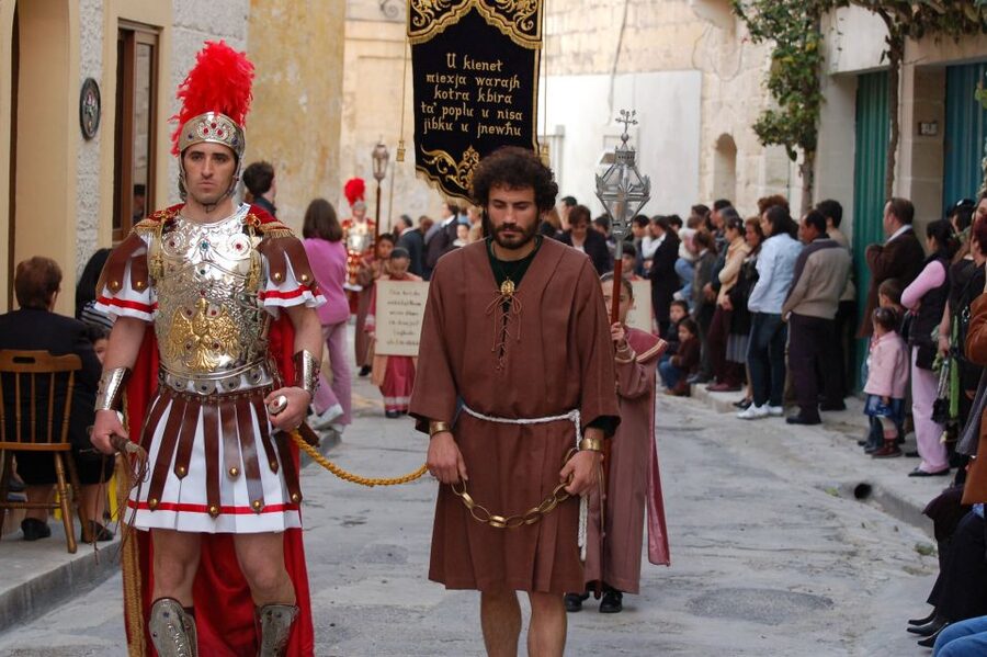 Malta: Good Friday Afternoon Procession with Transportation - Costumes, Cross-Bearers, and the Penance Moments