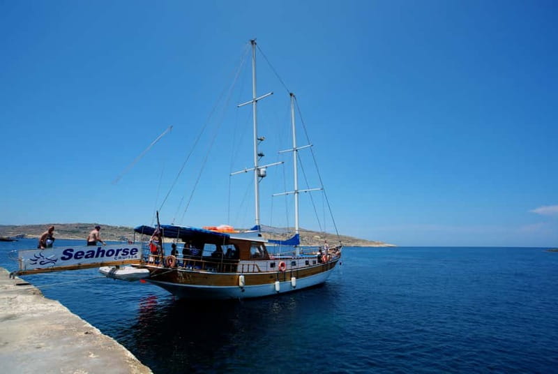 Malta: Gozo, Comino Island and Blue Lagoon Cruise - Onboard Comfort, Showers, and the Reality of Food Plans