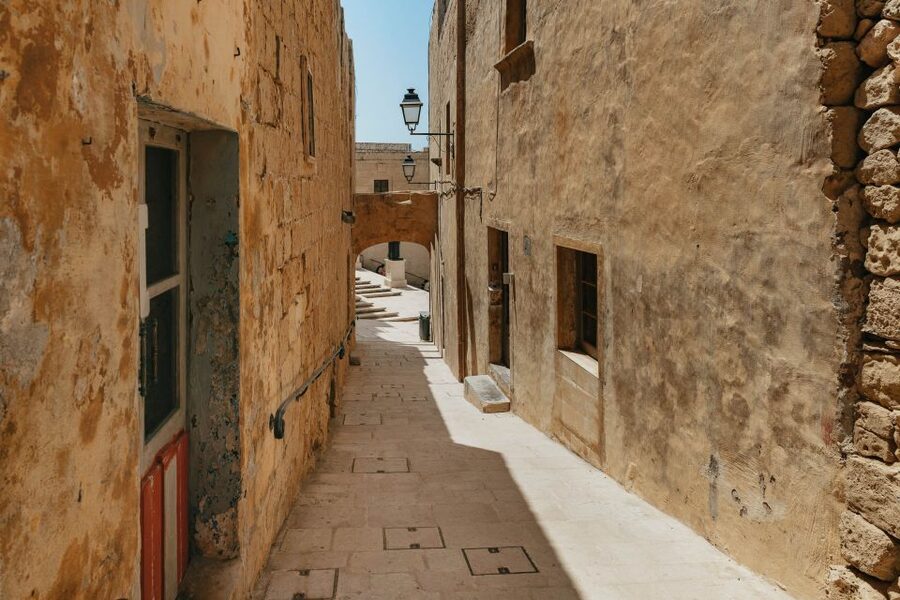 Malta: Gozo & Comino Islands, Blue Lagoon & Seacaves Tour - Crystal Lagoon Photo Cruise: Why No Swimming Still Works