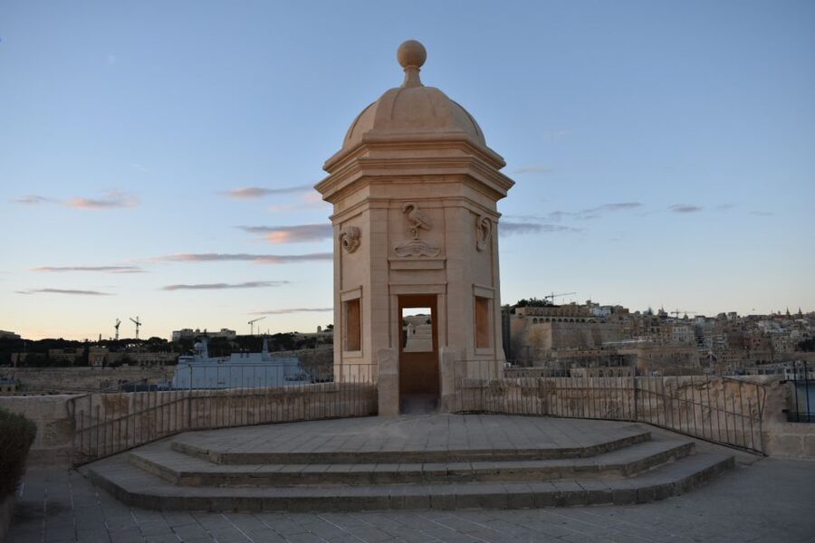 Malta Historical Tour: Valletta & The Three Cities - Valletta First Stop: Jean Parisot de la Valette, St John’s Co-Cathedral, and Upper Barrakka Gardens