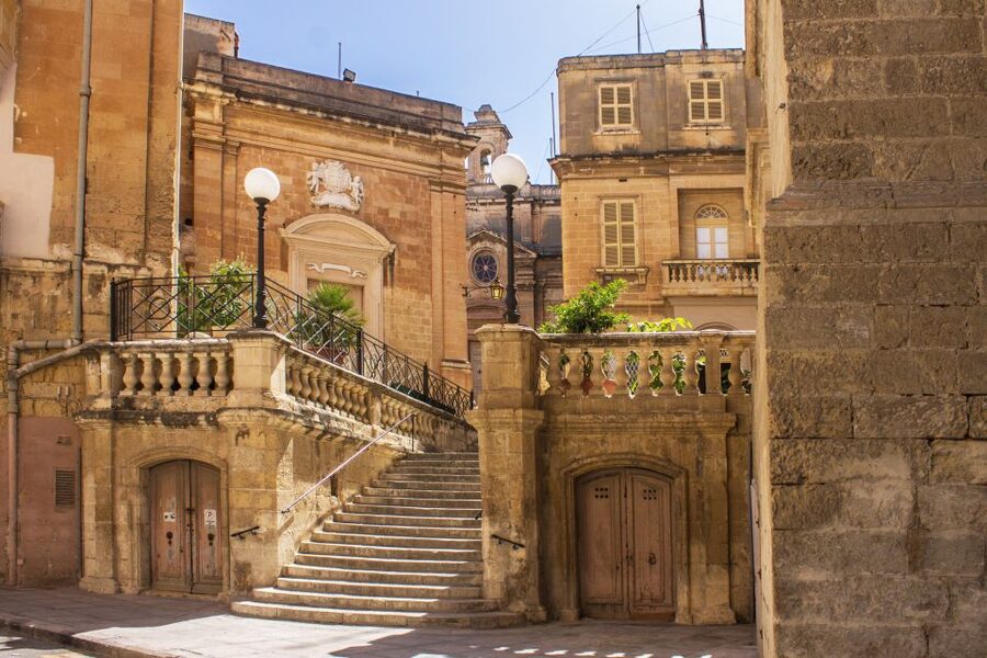 Malta: Hop-On Hop-Off Bus Tours - Getting on and off: comfort, crowds, and small delays