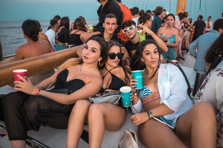 Malta: Lazy Pirate Boat Party with Drinks & Food - What the crowd does to your comfort level