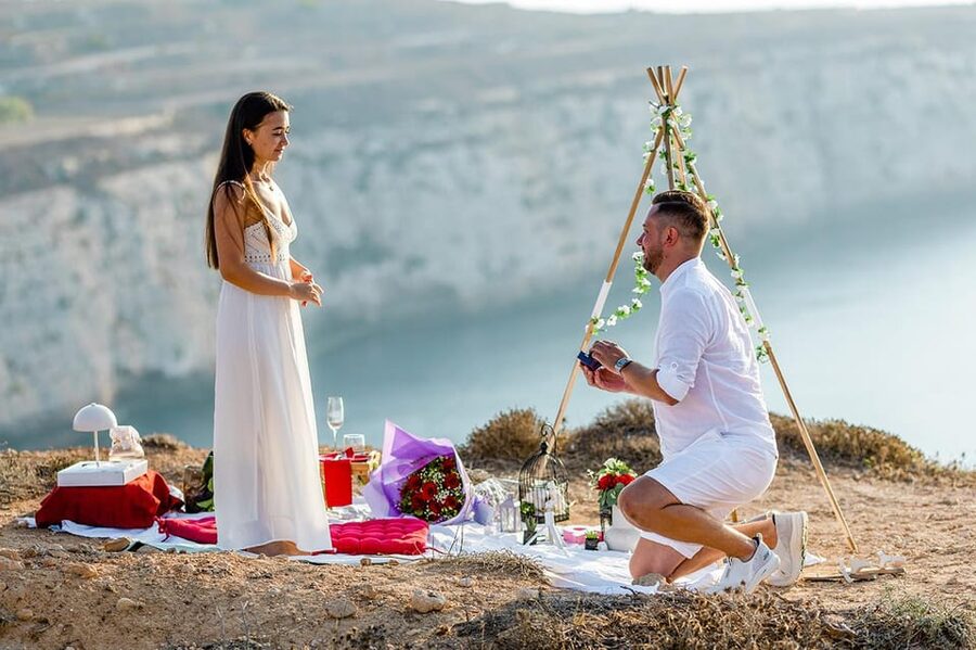 Malta: Marrige Proposal with Scenic Views and Picnic - Upgrades that change the mood, signs, balloons, petals, and champagne