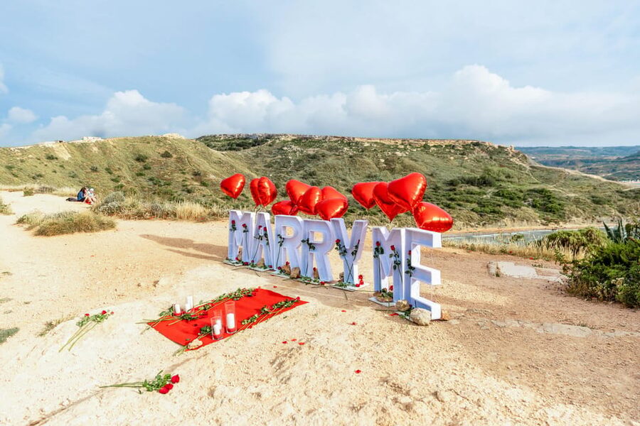 Malta: Marrige Proposal with Scenic Views and Picnic - What to expect during the 2 hours, from the settled meeting point to the toast