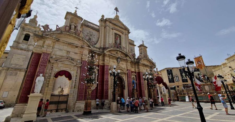 Malta: Mdina and Rabat Food Tour - Hobz biż-żejt: The Hands-On Maltese Bread Moment