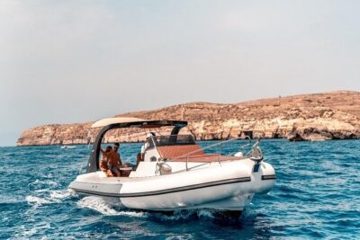 Private Boat Charter around Comino