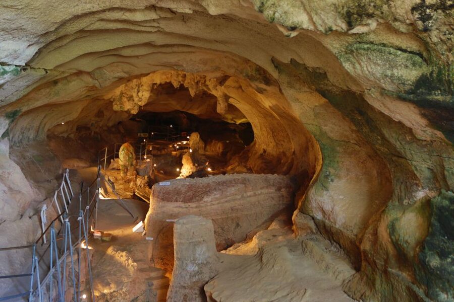 Malta: Private Half-Day Archeological Sites Tour - Mnajdra: short visit, big cliff views