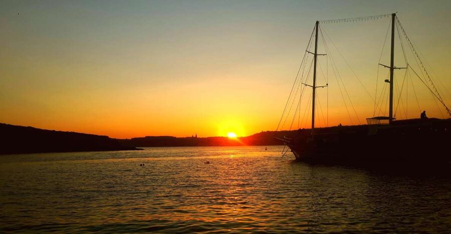 Malta: Private Sunset Boat Trip to Comino and Blue Lagoon - Cirkewwa to the lagoons, a route built for 3 hours
