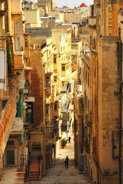 Malta’s 3 Cities Tour & Wine Tasting - The bus route: Cospicua and Senglea from the road