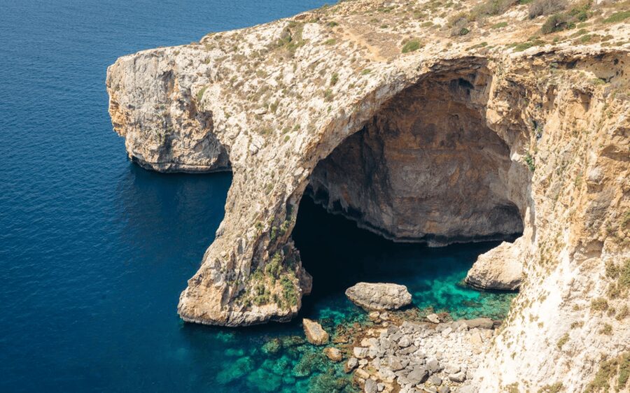 Malta’s Splendour Excursion - Trips in Blue Grotto & Comino - Mdina in about 30 minutes: bastions, myths, and horse-drawn carriages