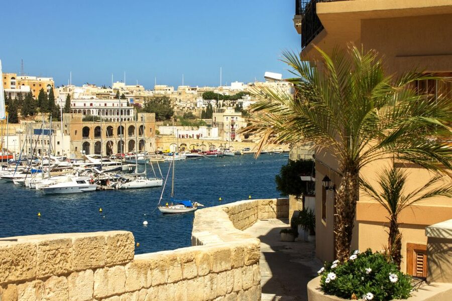 Malta: Vintage Bus Ride through the Three Cities - Cospicua: Neolithic Beginnings and Fortress Walls