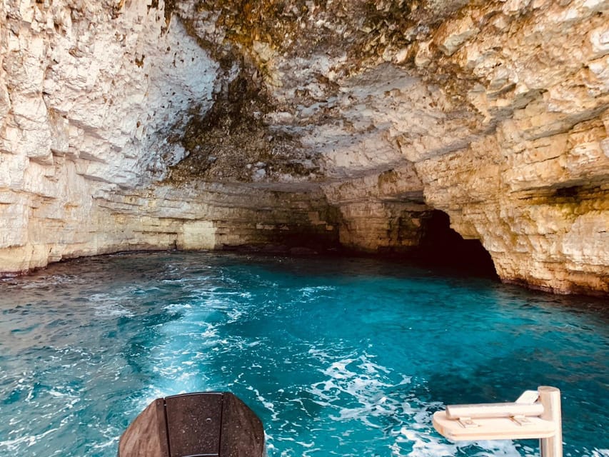 Mellieha: Speedboat Trip Round Comino Caves 2h @ Blue Lagoon - Santa Maria Caves and the photo stops that make the “caves” part real