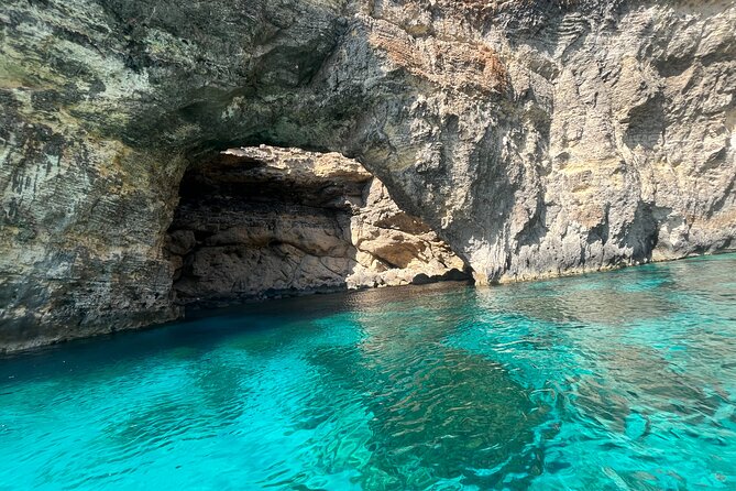 Private Boat Charter: Gozo, Comino, Blue Lagoon, Crysral Lagoon - Hondoq Bay viewpoints: Gozo south coast sightseeing from the water