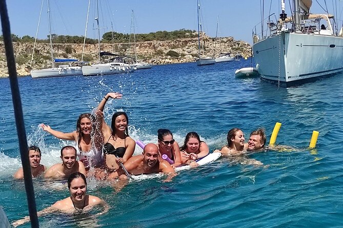 Private Boat Charter to Comino Blue Lagoon - Meeting in Ta’ Xbiex: the part you want to be easy