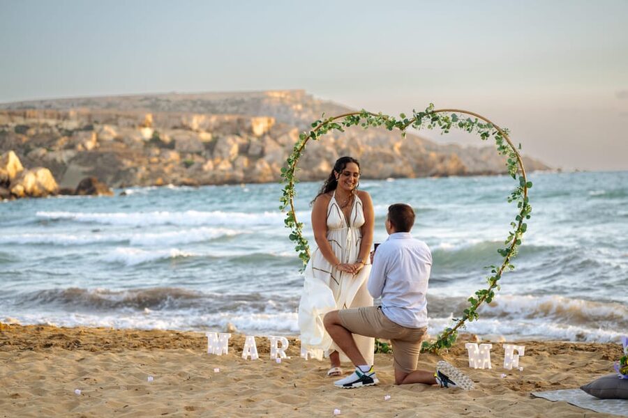 Proposal Photoshoot with Professional Photographer in Malta - Choosing Your Setup in Malta: Beach Arch or Sunset Picnic