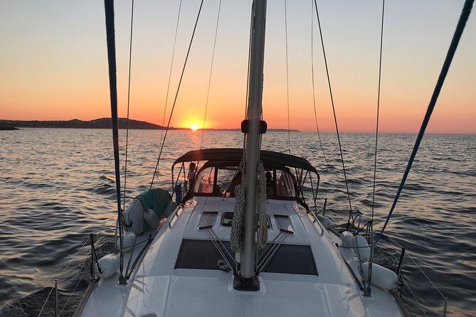 Romantic Sunset on Amazing Mowgli - A 7:00 pm sunset sail that actually fits your evening