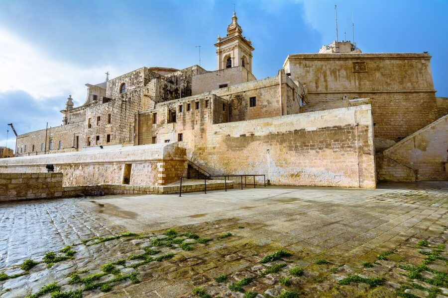 Sliema or St. Paul's Bay: Best of Gozo and Comino Day Trip - Blue Lagoon Disembark at Comino: Access Pass Rule and Swim Reality