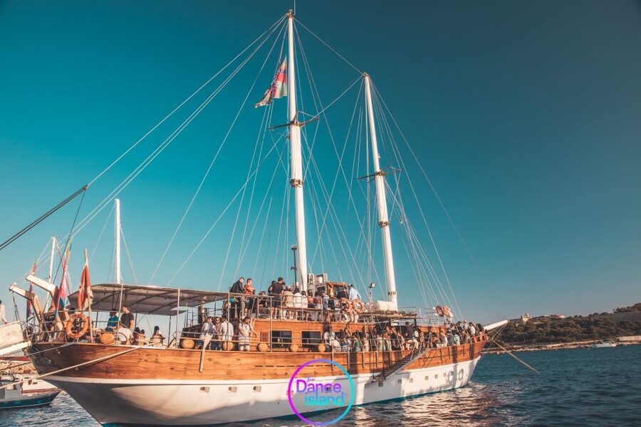 Sliema: Sailboat Party with an Open Bar, Food, and Swimming - Key things to know before you go