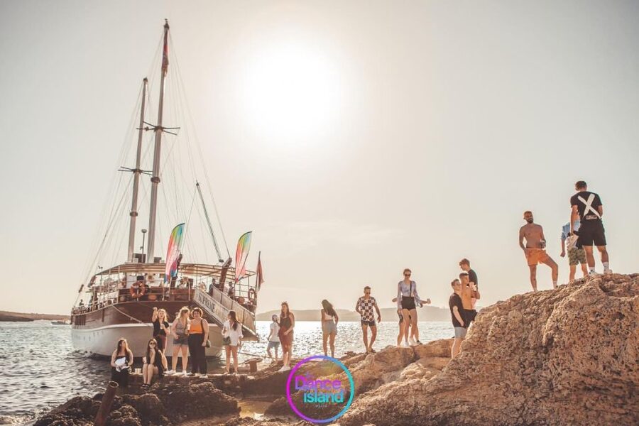 Sliema: Sailboat Party with an Open Bar, Food, and Swimming - The swim stop: jumping in and staying safe