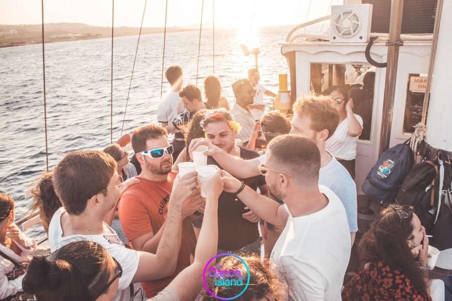 Sliema: Sailboat Party with an Open Bar, Food, and Swimming - Onboard photographer: when it is worth it