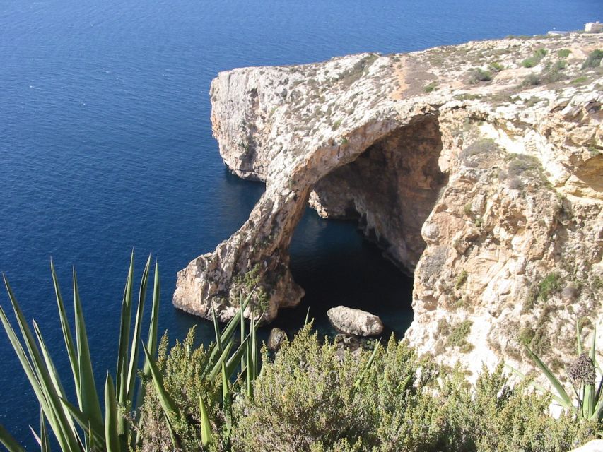 Southern Malta: Blue Grotto, Hagar Qim, and Marsaxlokk Tour - Ħaġar Qim Temples: More Than a Photo Stop