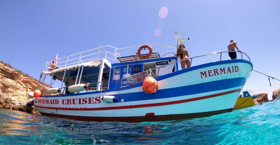 St Paul's Bay: Comino, Blue Lagoon, Gozo, & Caves Boat Tour - Meeting at Bugibba and settling into Mermaid Cruises