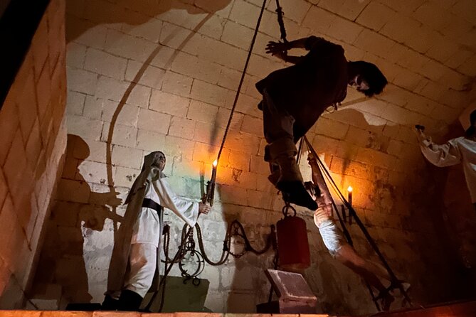 Tales of Torture in Mdina Dungeons - Guided Tour - The guide effect: Mario’s timing, humor, and control