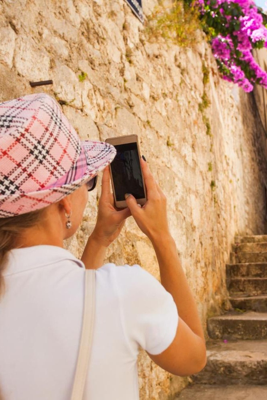 Valletta: Express Walk with a Local in 60 minutes - Triton Fountain Start: Getting Oriented Fast Without Guesswork