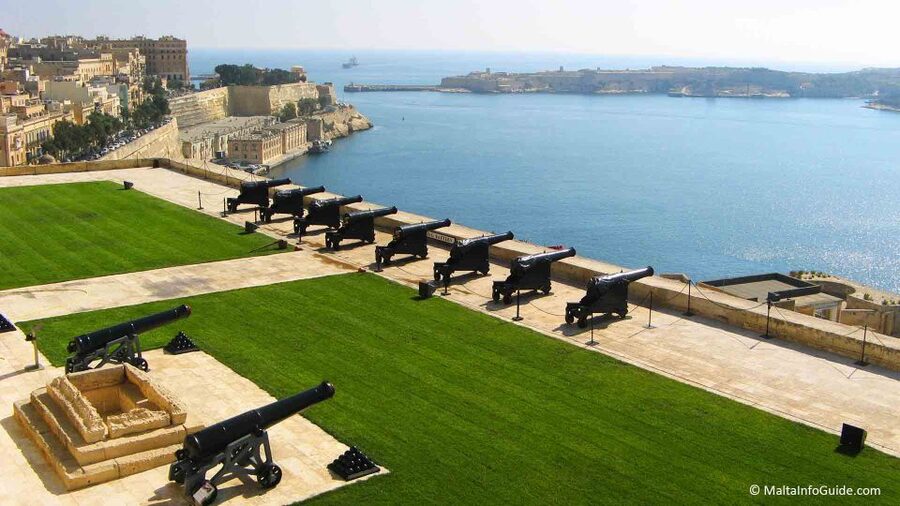Valletta: Private Insider Walking Tour with Licensed Guide - The guide experience: pacing, humor, and real flexibility