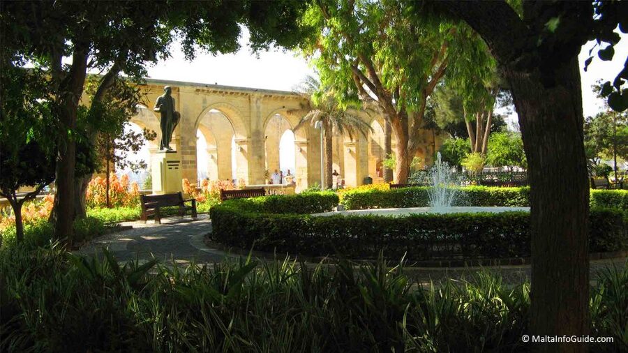 Valletta: Private Insider Walking Tour with Licensed Guide - Getting started at the Phoenicia and why the meeting point helps