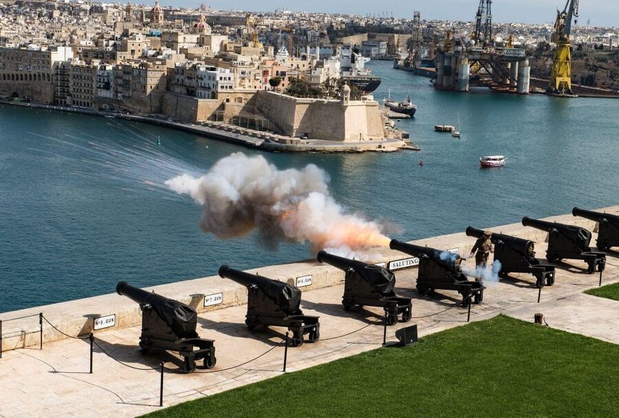 Valletta Private Walking Tour - Pjazza Teatru Rjal and Our Lady of Victories Church: Ruins and Buried Heroes