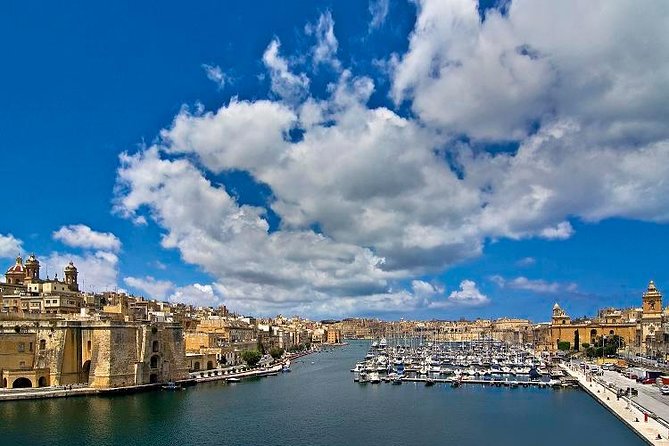 Vittoriosa, Cospicua and Senglea Vintage Bus Tour - Stop 1: Cottonera Lines and the fortifications story you can actually use